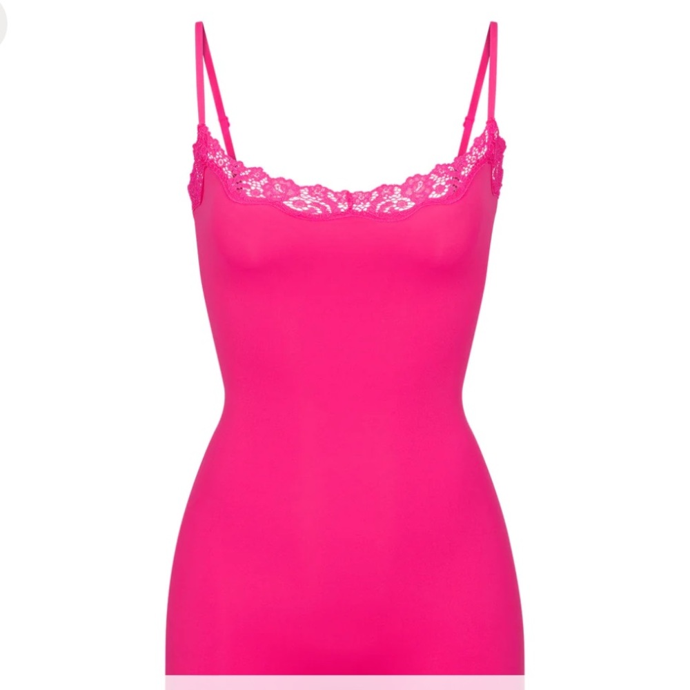 SKIMS FITS EVERYBODY LACE ONESIE